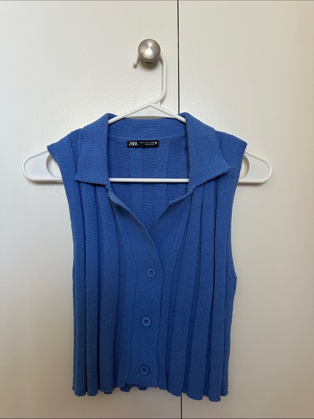 Zara Collared Ribbed Button-Front Sleeveless Top - Blue